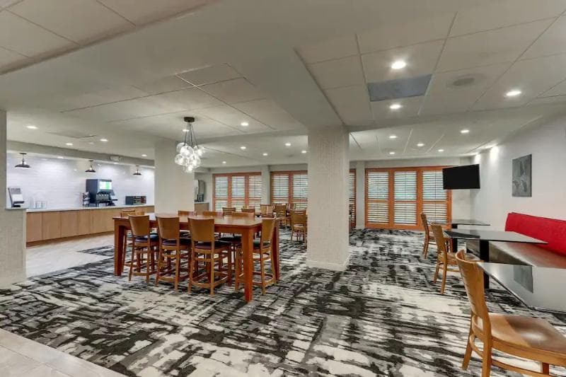 Best Western Plus Dalton Inn 4