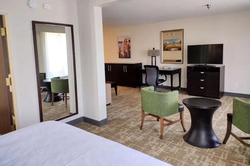 Best Western Plus Dalton Inn 5