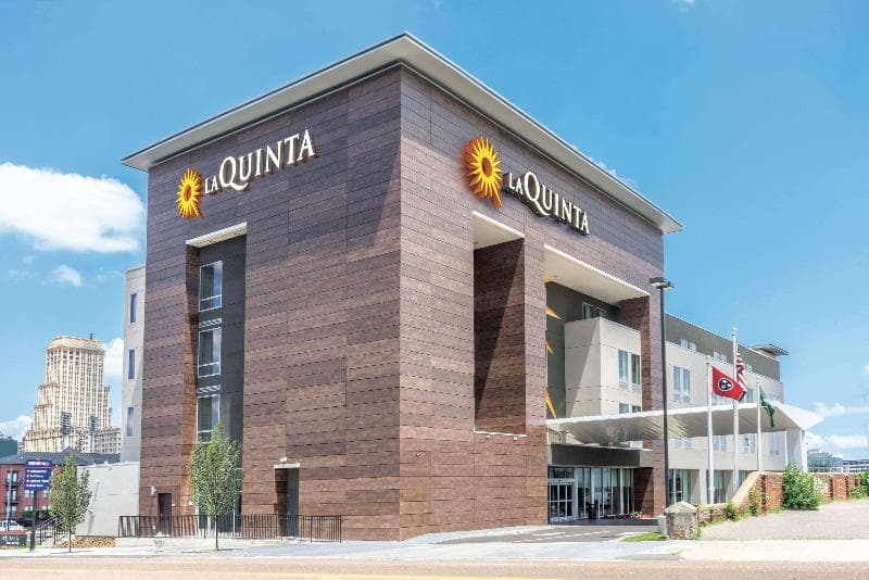 La Quinta Inn & Suites by Wyndham Memphis Downtown 1