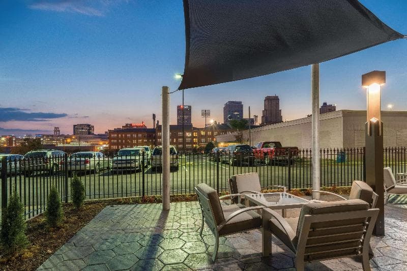 La Quinta Inn & Suites by Wyndham Memphis Downtown 3