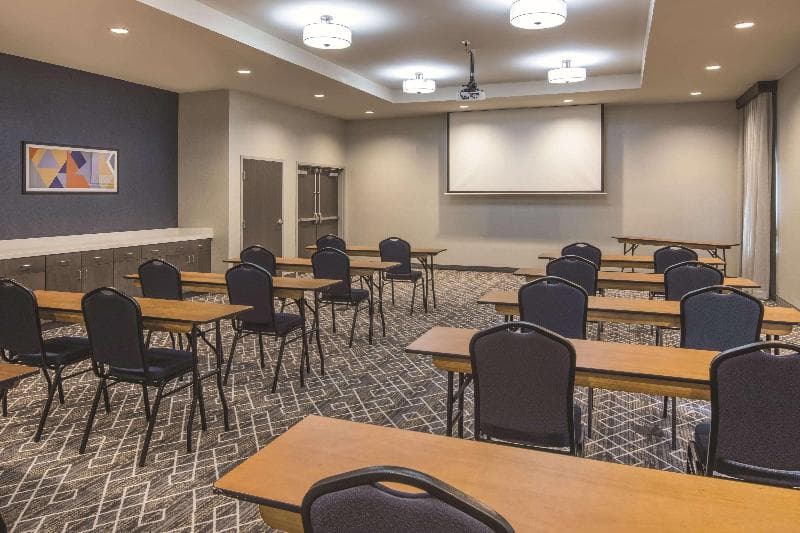 La Quinta Inn & Suites by Wyndham McDonough photo 1