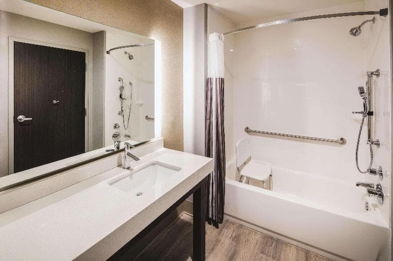 La Quinta Inn & Suites by Wyndham McDonough 5