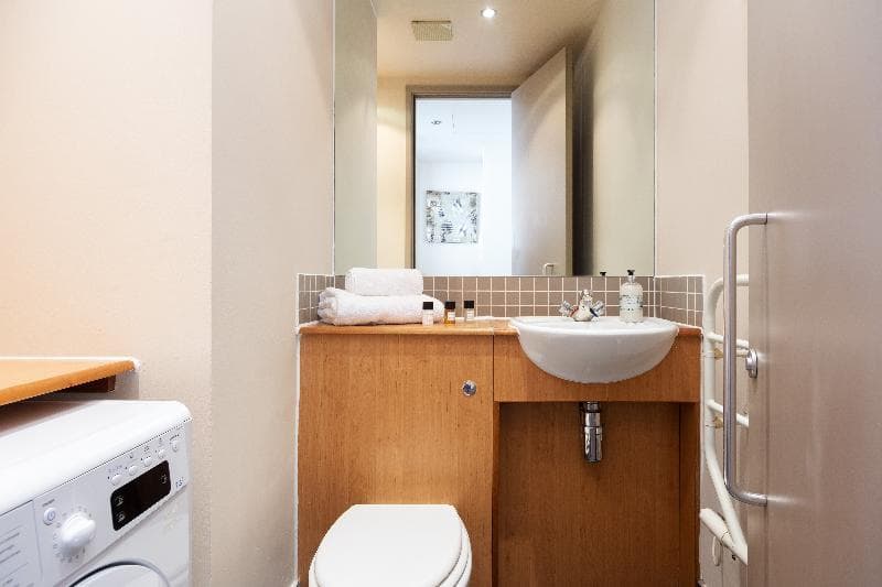 Luxurious Lawrence House Serviced Apartment main
