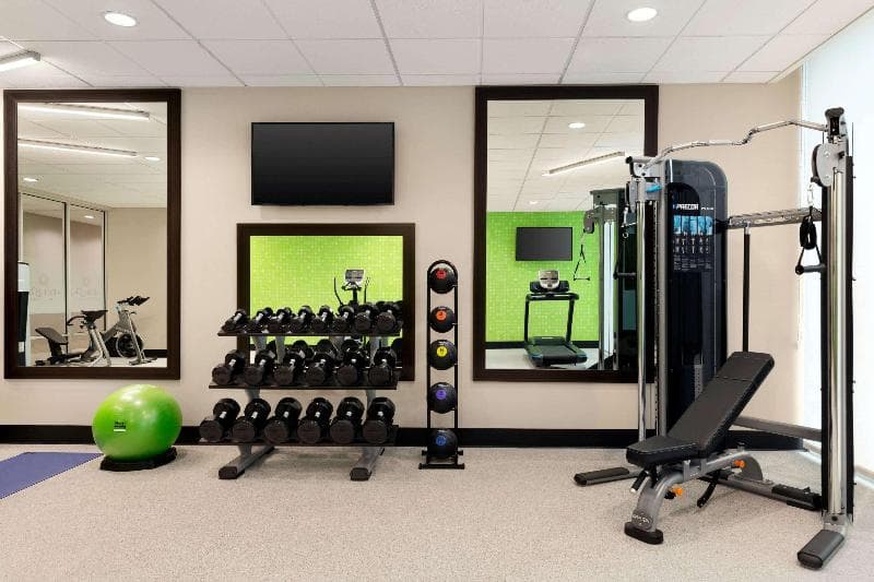 La Quinta Inn & Suites by Wyndham Burlington 2