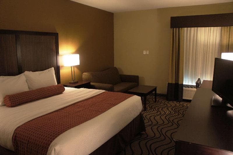 La Quinta Inn & Suites by Wyndham Gonzales LA 5