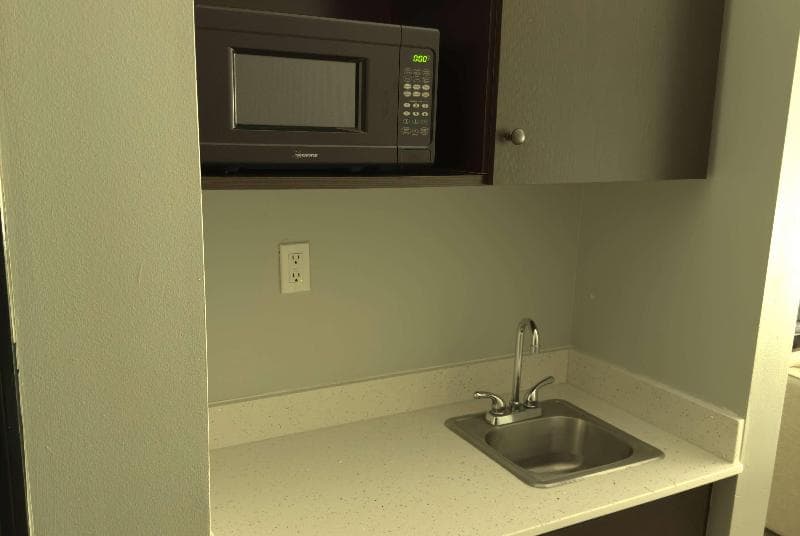 La Quinta Inn & Suites by Wyndham Gonzales LA 4