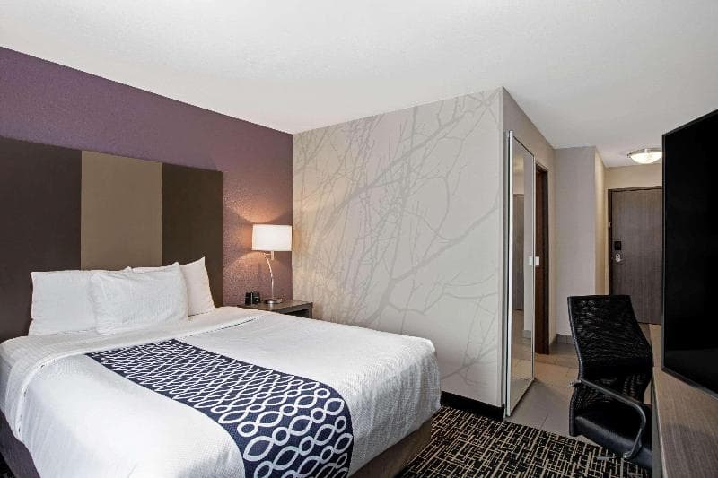 La Quinta Inn & Suites By Wyndham Fayetteville 5