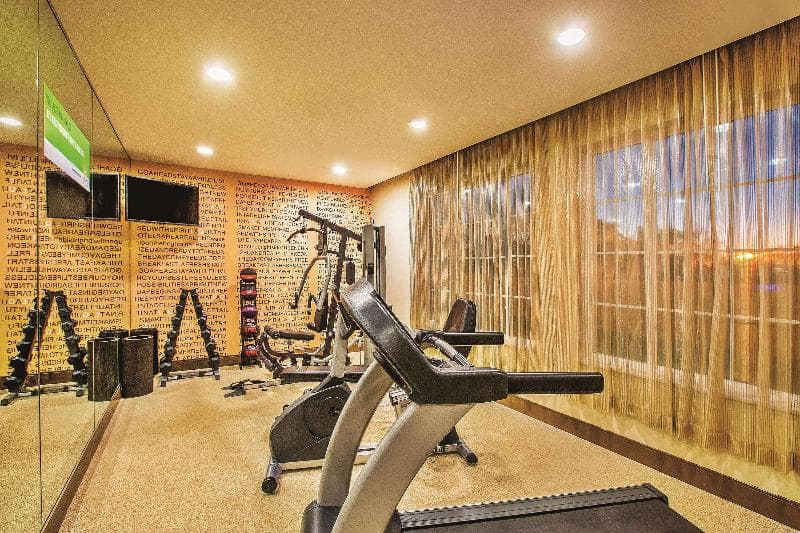 La Quinta Inn & Suites by Wyndham Cotulla 2