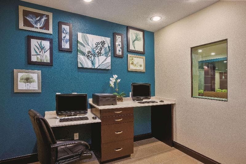 La Quinta Inn & Suites by Wyndham Cotulla photo 1