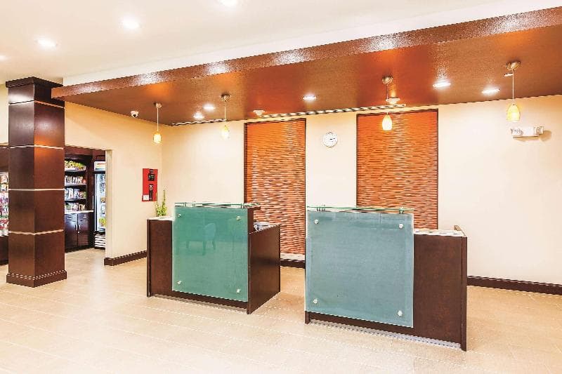 La Quinta Inn & Suites by Wyndham Cotulla 5