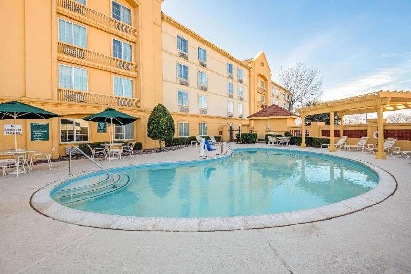 La Quinta Inn & Suites by Wyndham Sherman 5