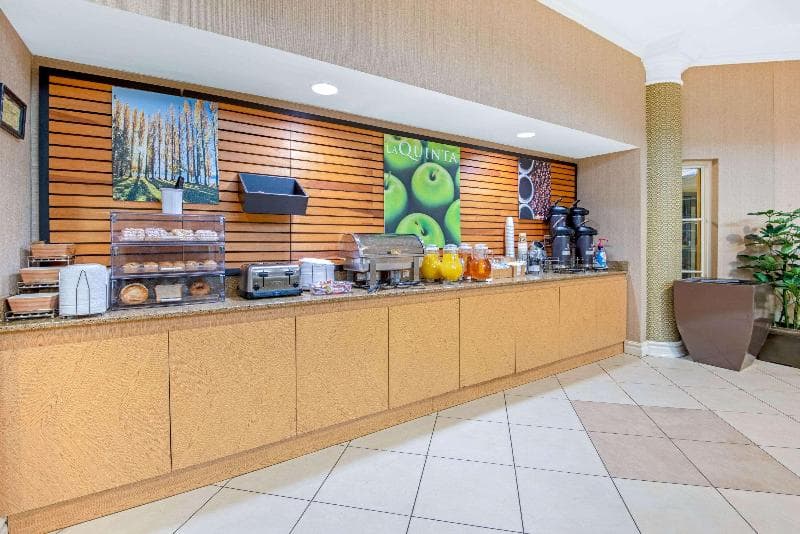 La Quinta Inn & Suites by Wyndham Sherman photo 1