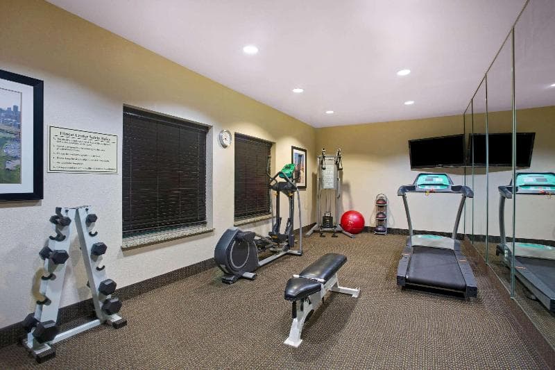 La Quinta Inn & Suites by Wyndham Pearsall 3