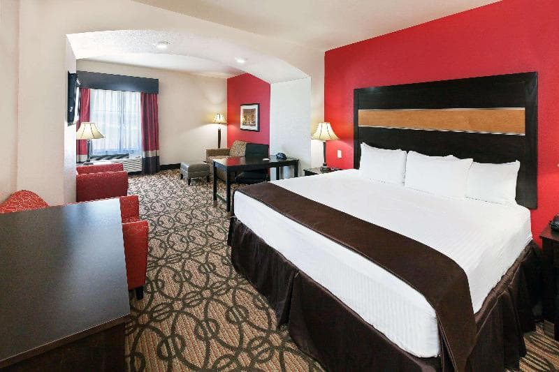 La Quinta Inn & Suites by Wyndham Pearsall 5