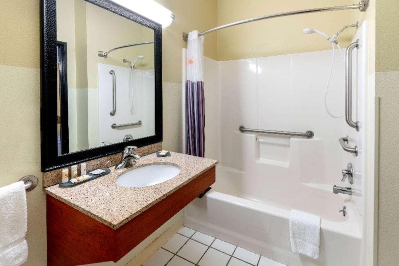 La Quinta Inn & Suites by Wyndham Helena 4