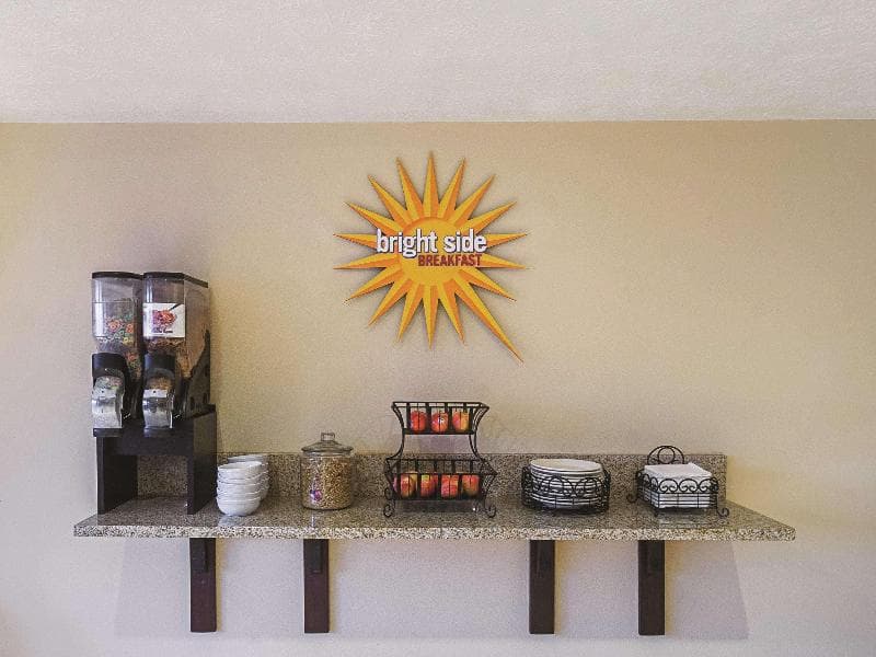 La Quinta Inn & Suites by Wyndham Woodburn 3