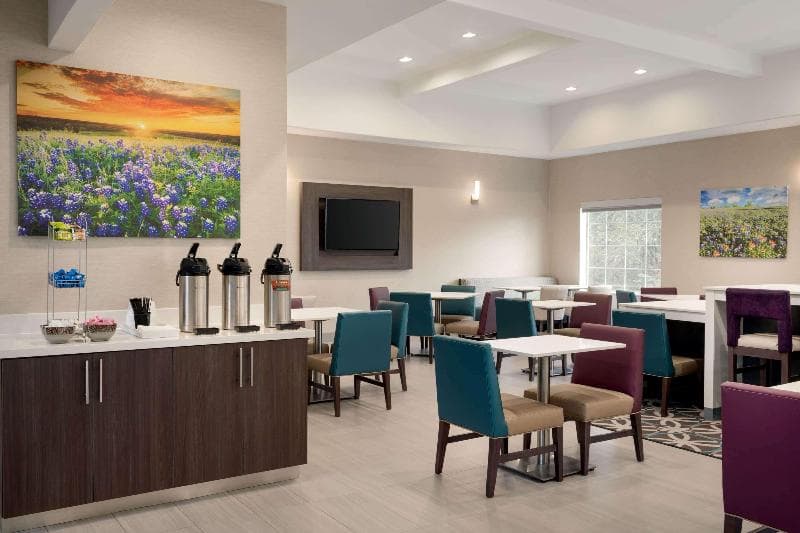 La Quinta Inn & Suites by Wyndham I-20 Longview South 3