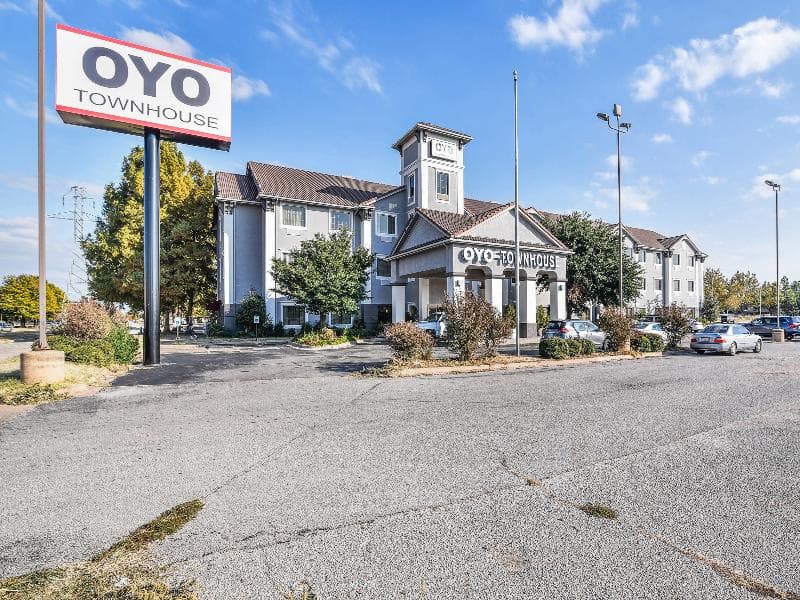 Oyo Townhouse Oklahoma City Airport photo 1