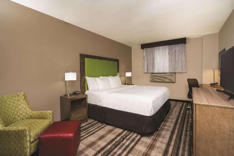 La Quinta Inn & Suites By Wyndham Brooklyn Central 5