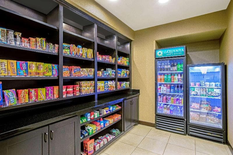 La Quinta Inn & Suites by Wyndham Gillette 4