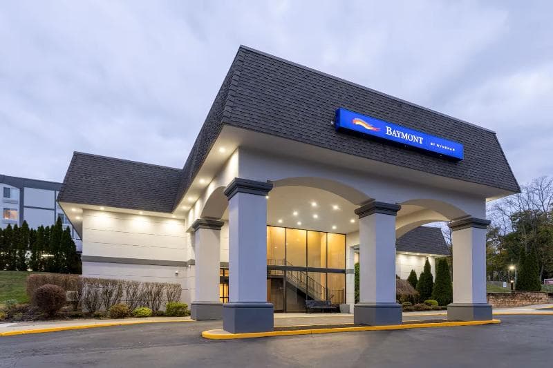 Baymont by Wyndham White Plains - Elmsford photo 1