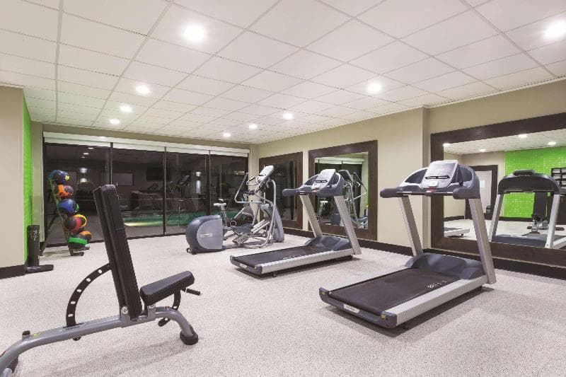 La Quinta Inn & Suites by Wyndham Columbus North photo 1