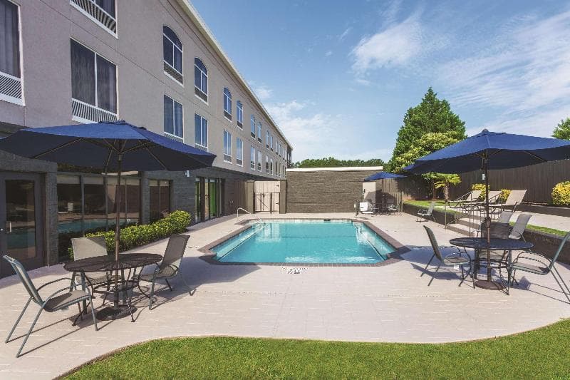 La Quinta Inn & Suites by Wyndham Columbus North 5