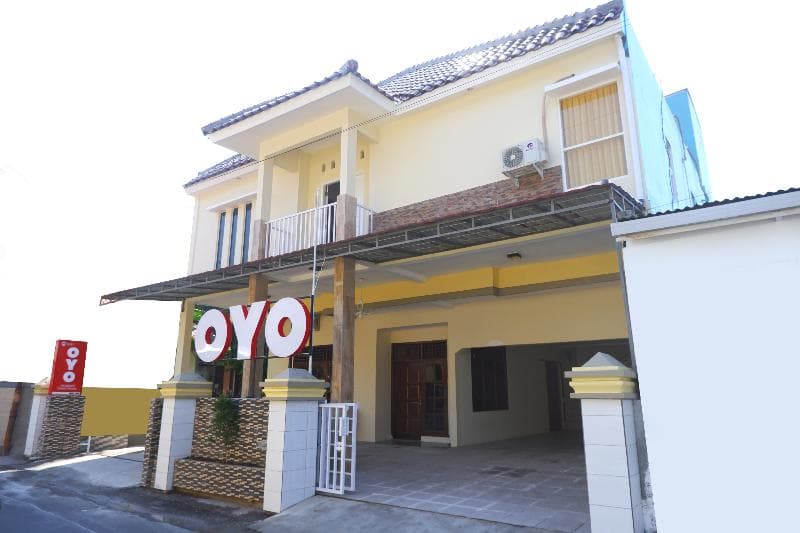 Ayuning Guesthouse main