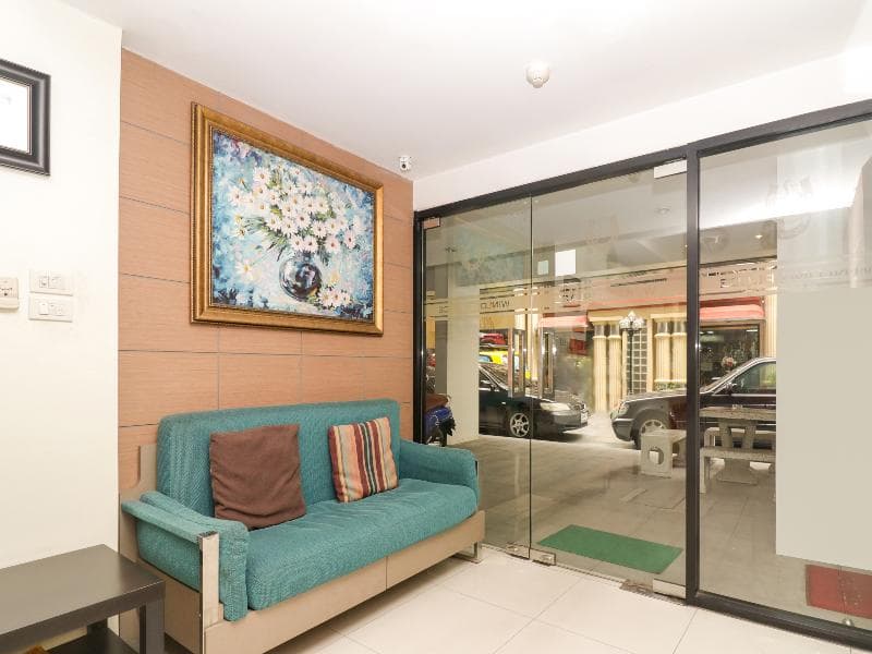 Oyo 225 Premier Place Hotel 4