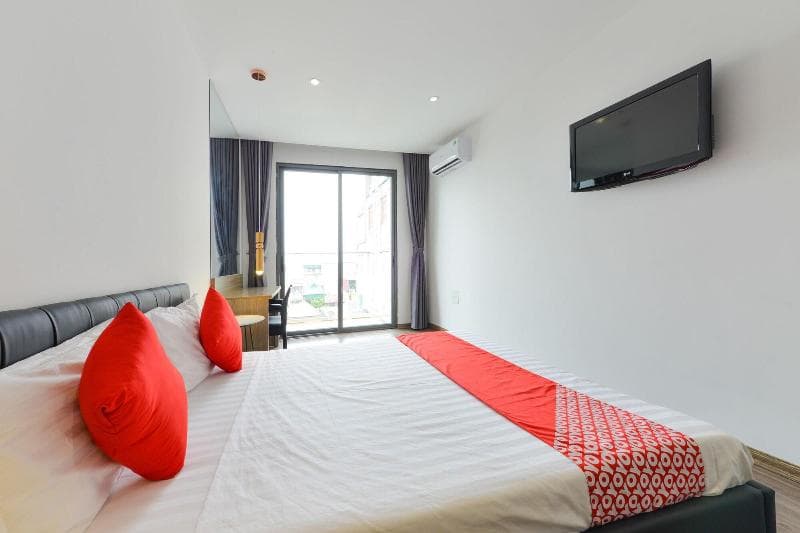 Bh Hotel by OYO Rooms 4