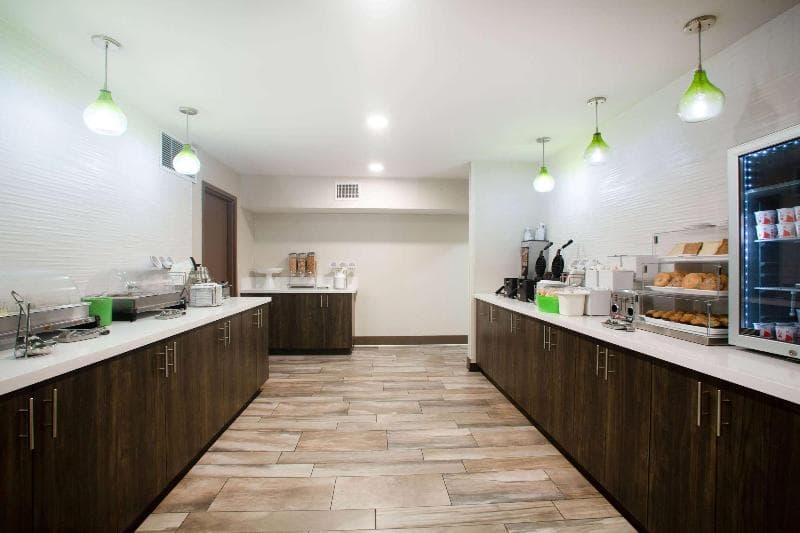 La Quinta Inn by Wyndham St Louis Hazelwood Airport North 3