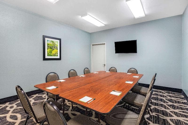 La Quinta Inn & Suites by Wyndham Columbus - Edinburgh photo 1