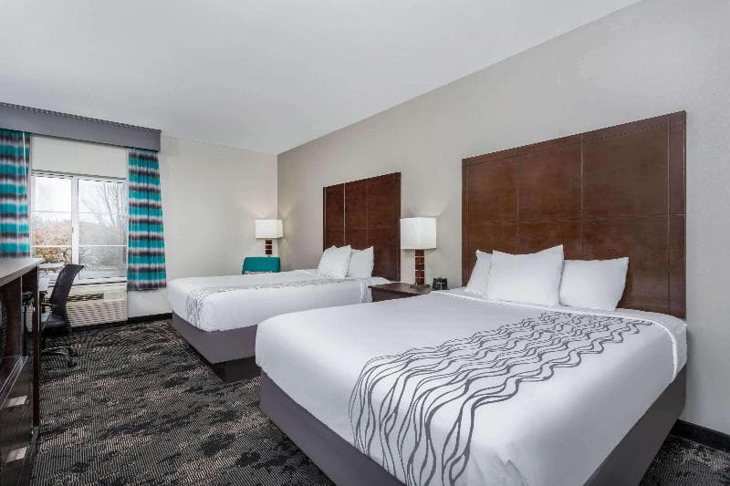 La Quinta Inn & Suites by Wyndham Columbus - Edinburgh 5