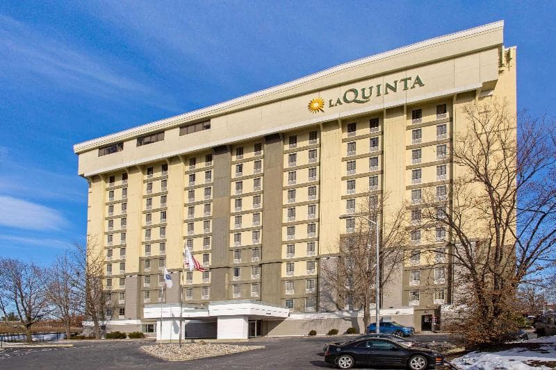 La Quinta Inn & Suites By Wyndham Springfield photo 1