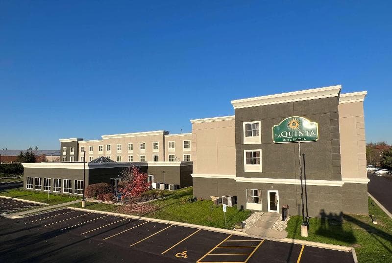 La Quinta Inn & Suites by Wyndham Oshawa 5