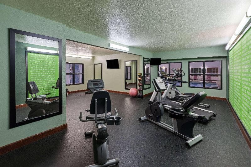 La Quinta Inn & Suites by Wyndham Olathe photo 1