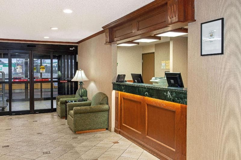 La Quinta Inn & Suites by Wyndham Stevens Point 5