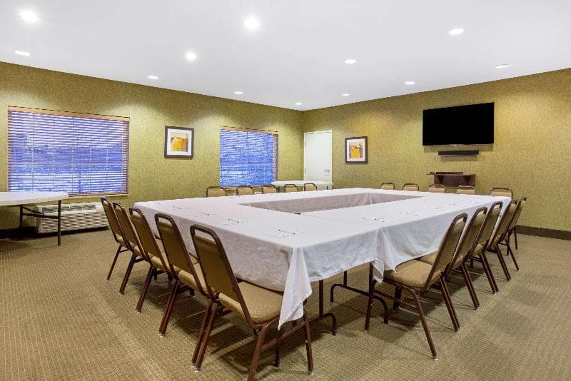 La Quinta Inn & Suites by Wyndham Dickinson main