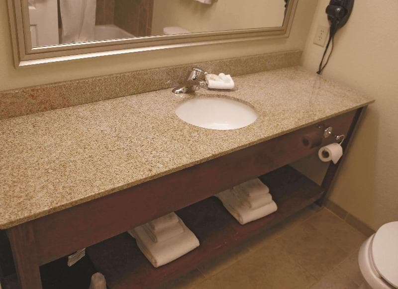 La Quinta Inn & Suites by Wyndham Dickinson 5