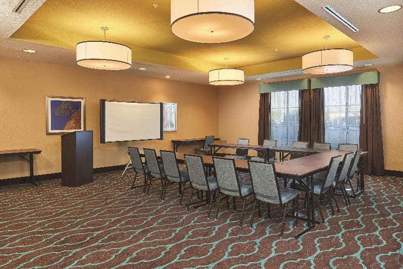 La Quinta Inn & Suites by Wyndham Carlsbad photo 1