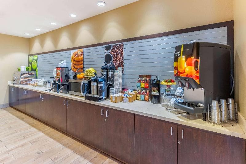 La Quinta Inn & Suites by Wyndham Carlsbad 4