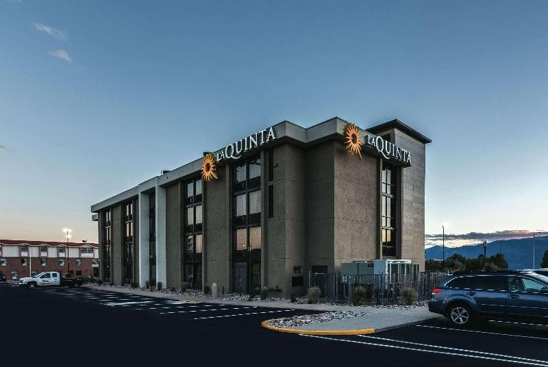 La Quinta Inn & Suites by Wyndham Colorado Springs North 4