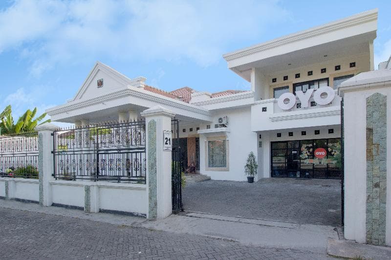 Oyo 1061 Aliya Homestay 4