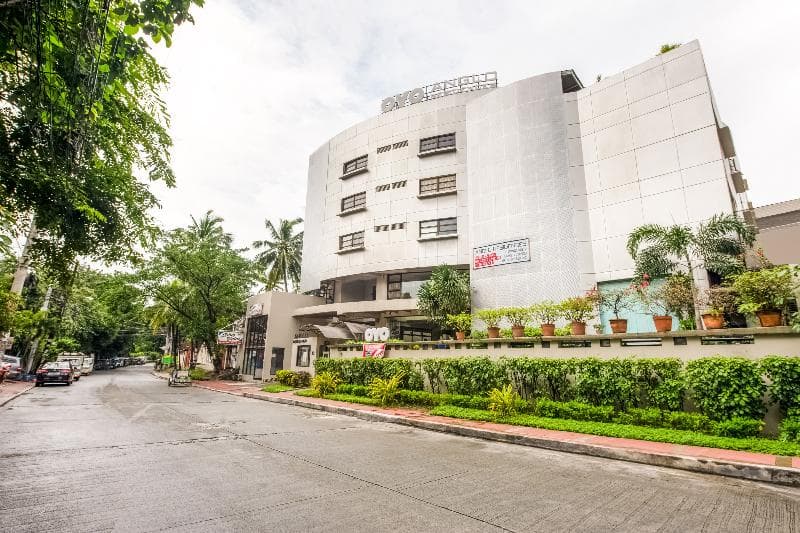 Anglo Residences by OYO Rooms 4