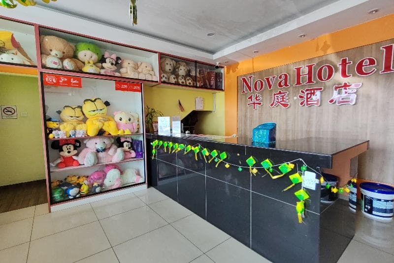 Oyo 43934 Nova Hotel 4