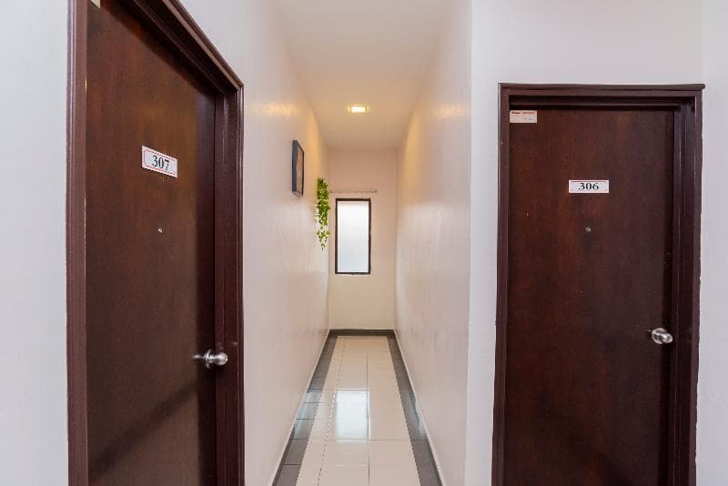 Oyo 44027 Golden Horse Hotel 4