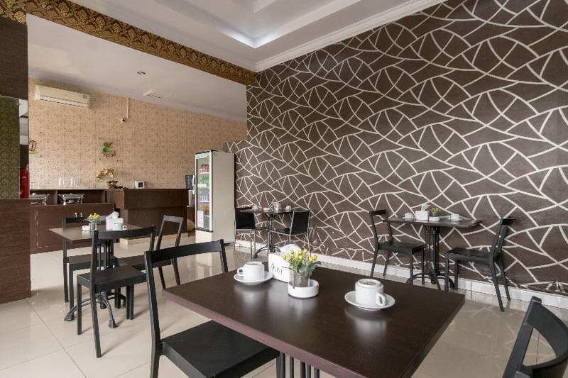 Oyo 741 Hotel Labuhan Raya 5