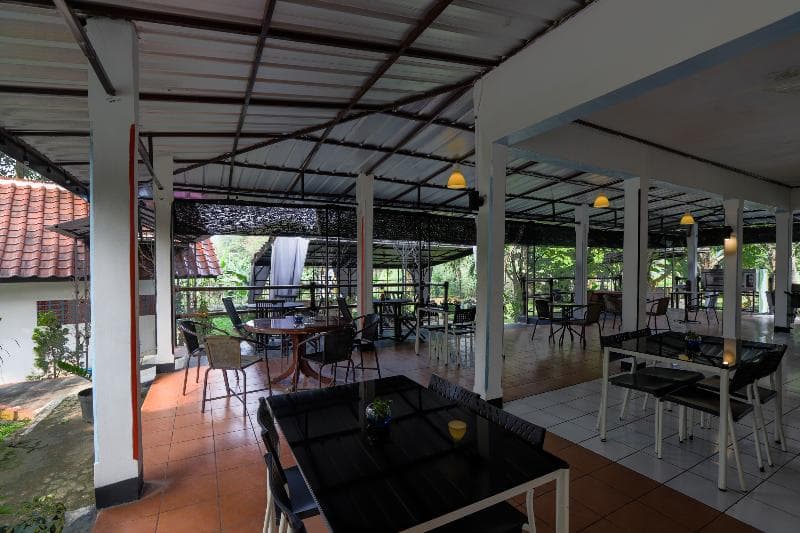 Oyo 883 Pavo Resort 2