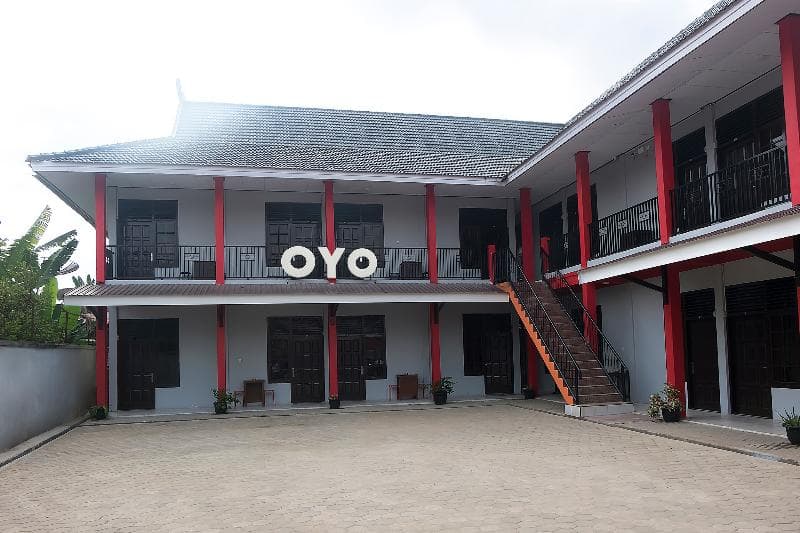 Oyo 950 Steze Kost main