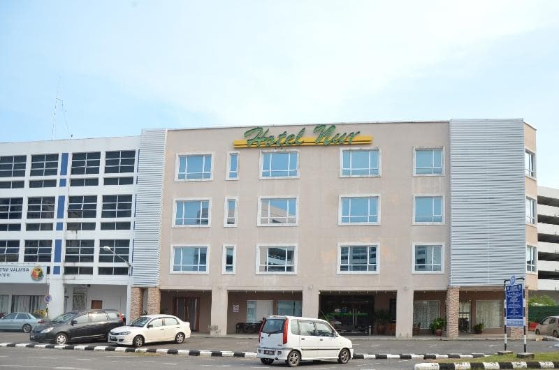 Oyo 985 Hotel Nur 3